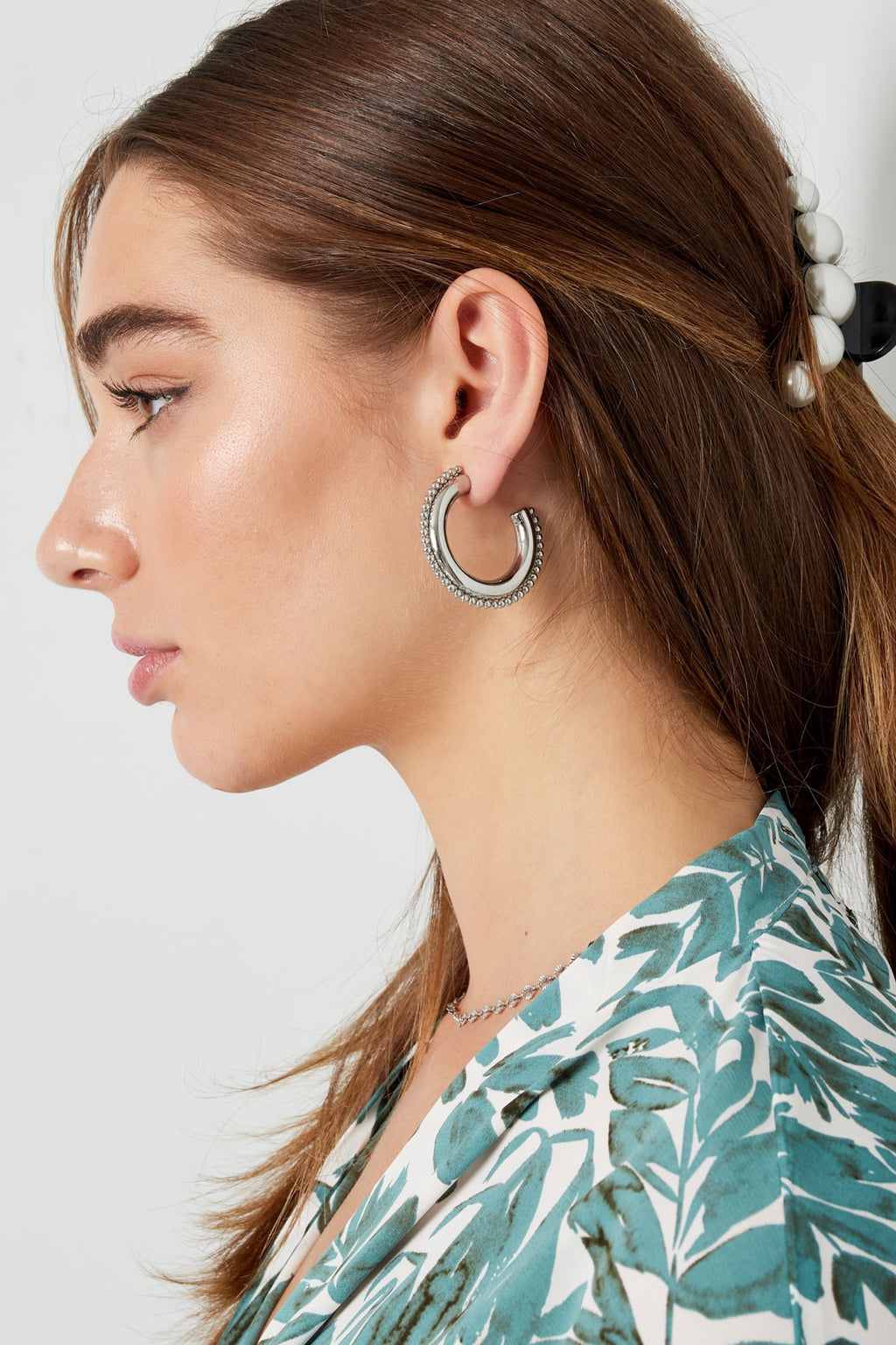 Rond met dots oorbellen - zilver