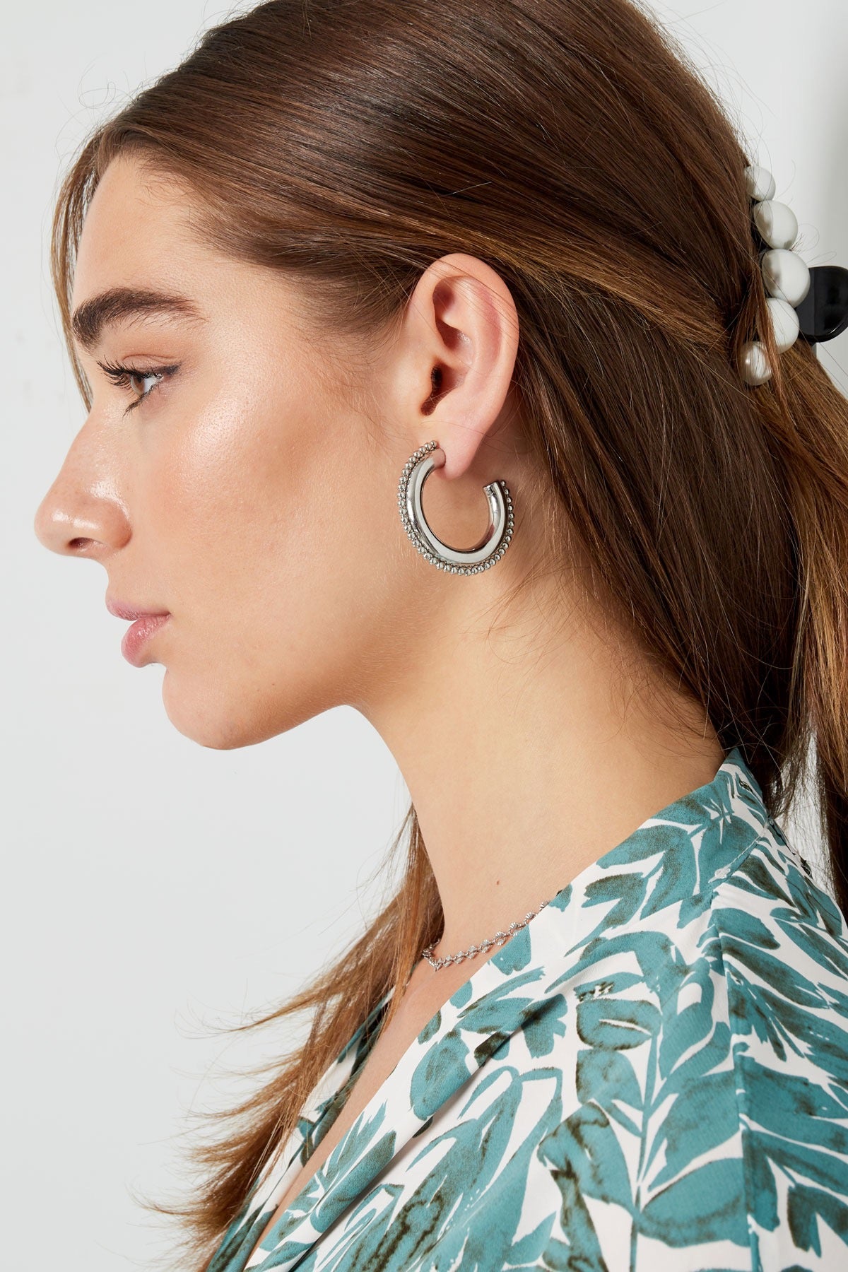 Rond met dots oorbellen - zilver