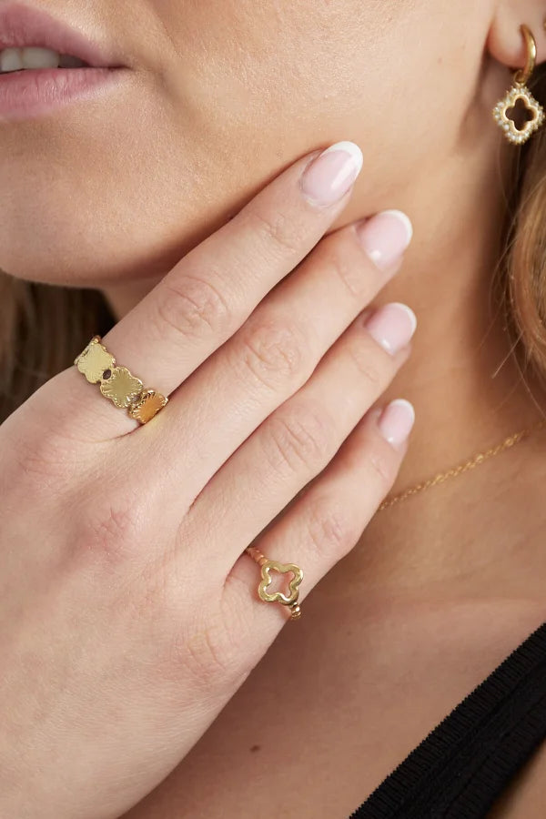 Gedraaide ring met klaver - goud
