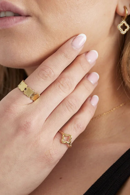 Gedraaide ring met klaver - goud