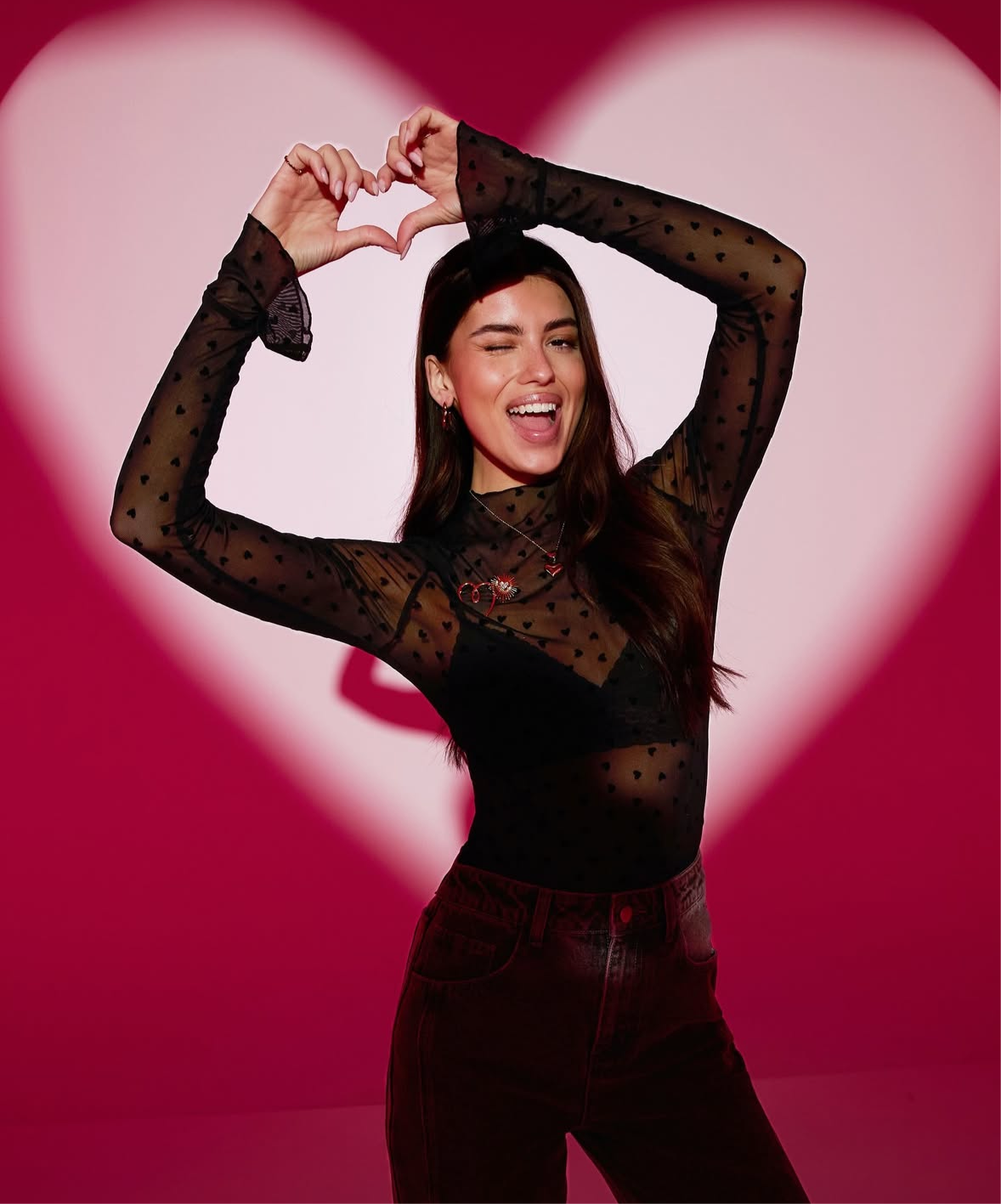Doorschijnende love top - zwart