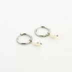 Pearl drop oorbellen - zilver