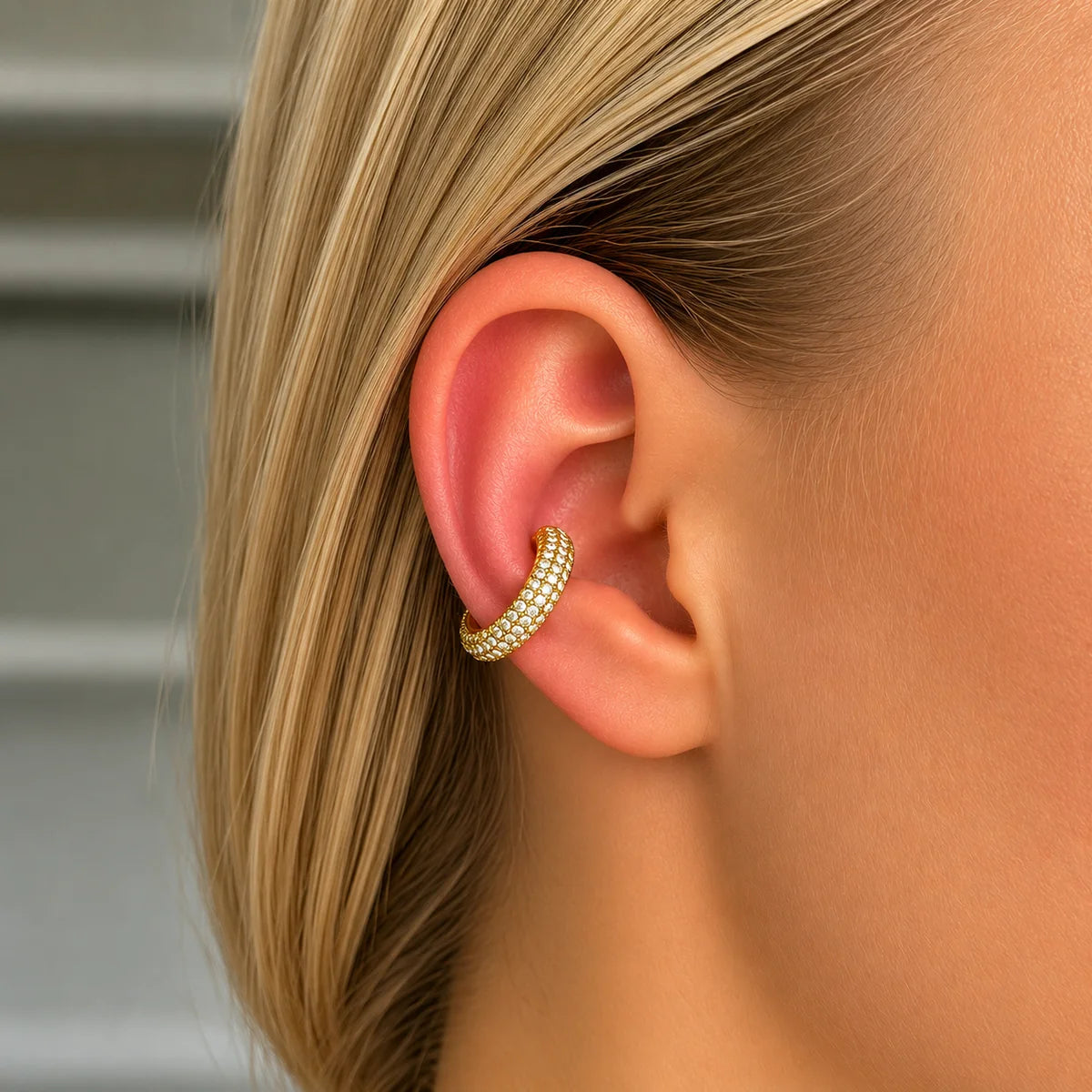 Strassy ear cuff