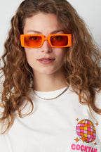 Kijk Uit, Hij’s Oranje
- zonnebril