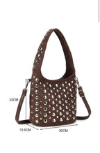 Studded bucket bag - koffie