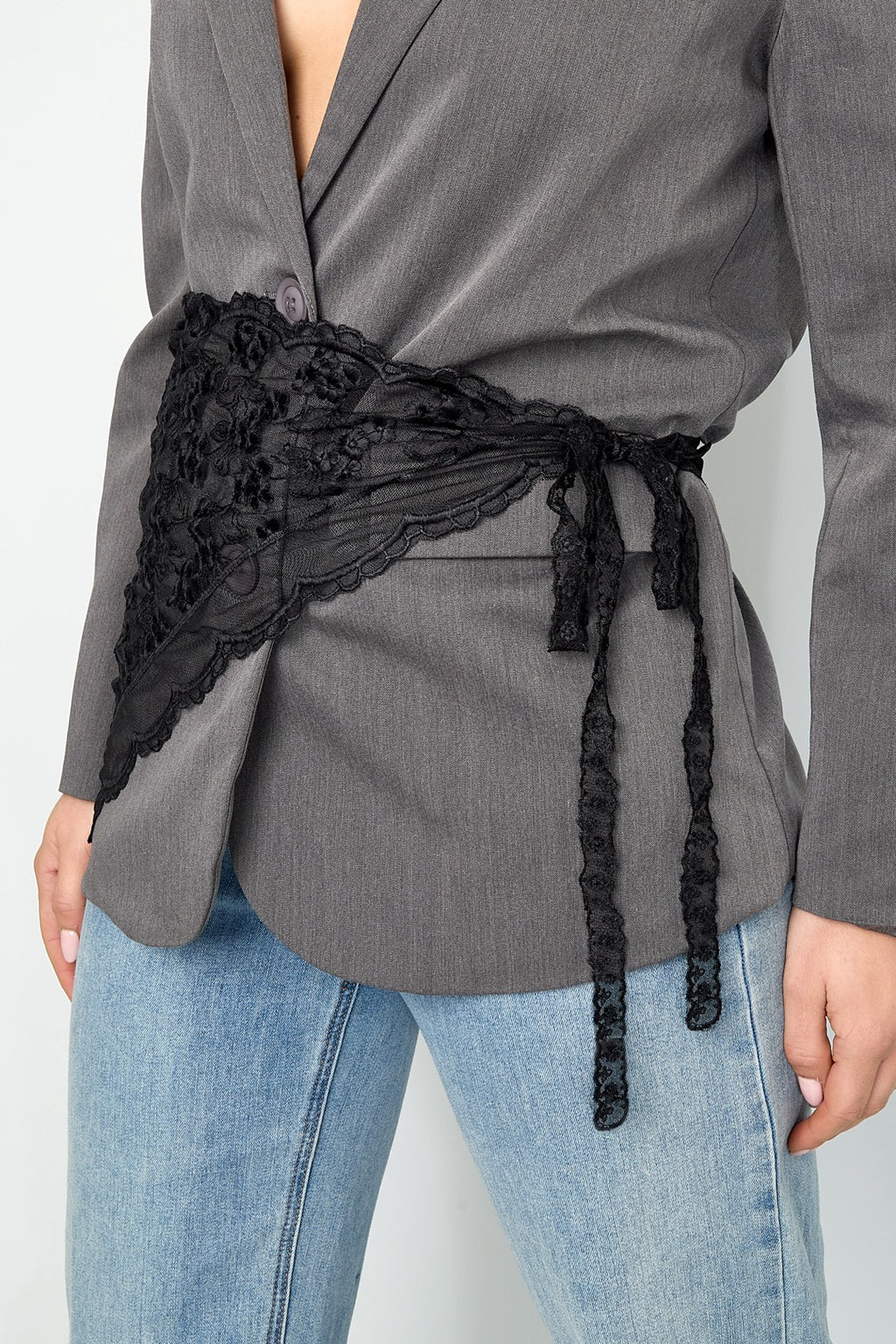 The lace scarf