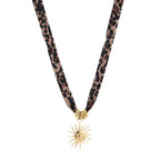 Luipaard met zon ketting