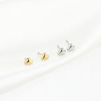 Tiny love studs oorbellen