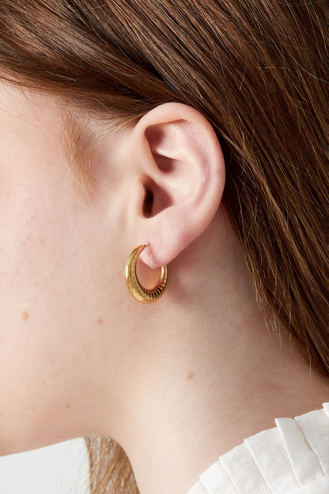 Stoere hoepelclip oorbellen - goud
